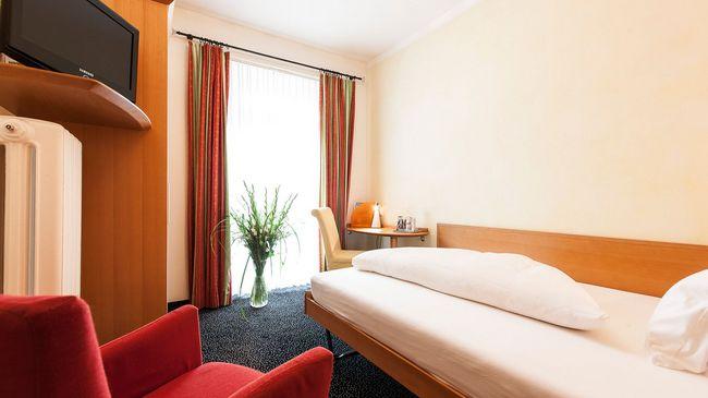 Hotel Belvedere Scuol Szoba fotó